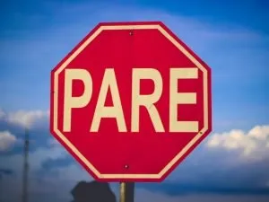 Stop sign in Spanish
