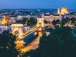 Nighttime view of the Chain Bridge and Pest