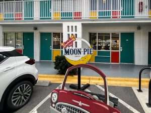 The front of the Thunderbird Inn in Savannah