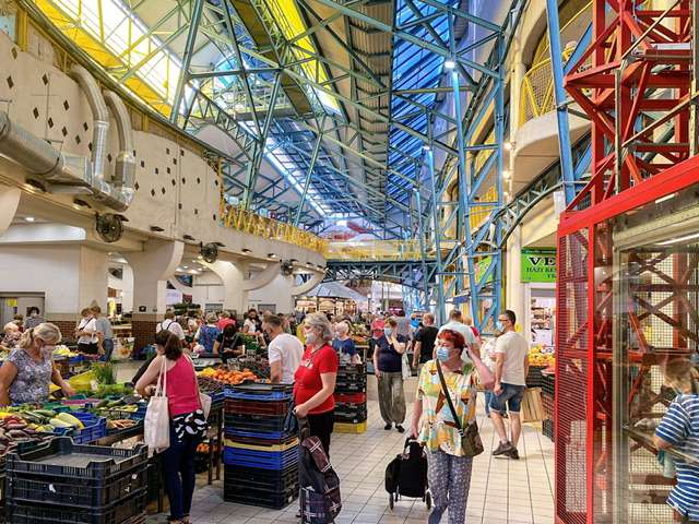 many people in a market