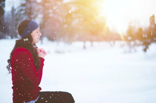 A woman praying in the snow