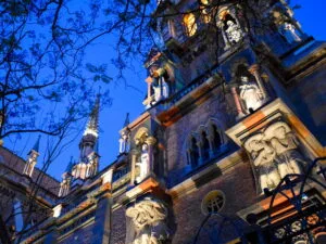 The exterior of Iglesias de los Capuchinos at night