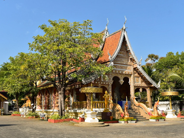 An ornate temple in Wat Phra Singh Waramahavihan