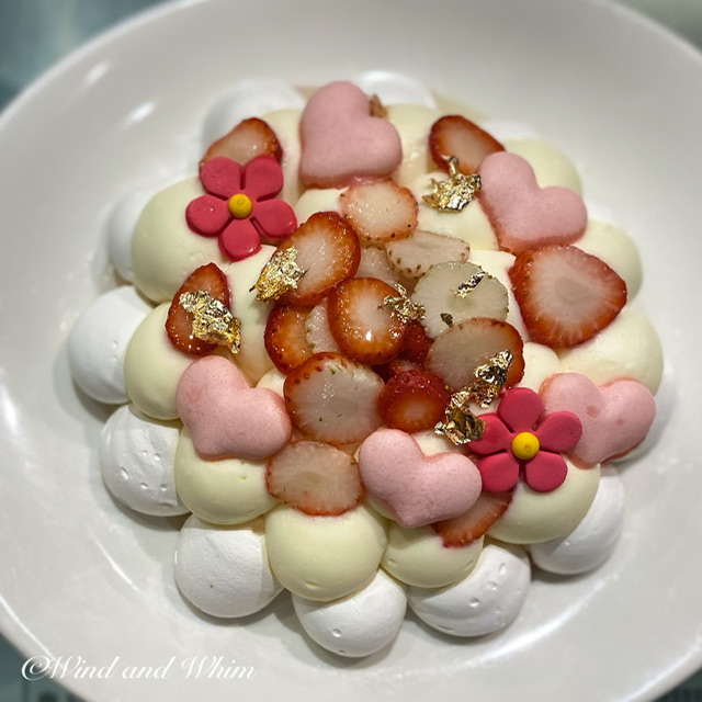 A plate of pavlova dessert