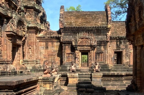 A courtyard in the Banteay Srei Temple