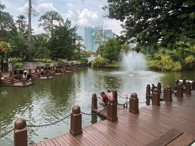 A lake with a fountain in a city