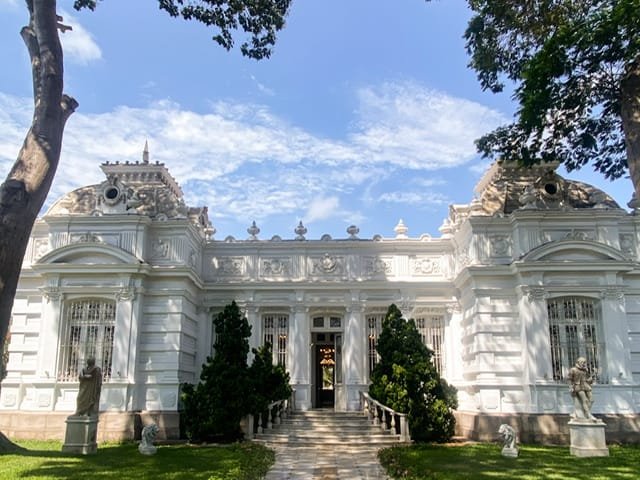 An ornate white building
